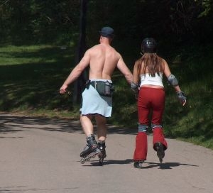 596104_roller_skating_couple