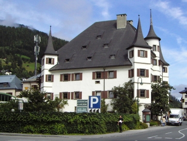 797px-zellamsee_rathaus_schlossrosenberg